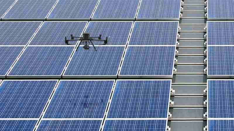 YAXIN111以无人机搭配IR Sensor热显像技术进行全方面模块健检，，有效降低人力成本并提升发电量