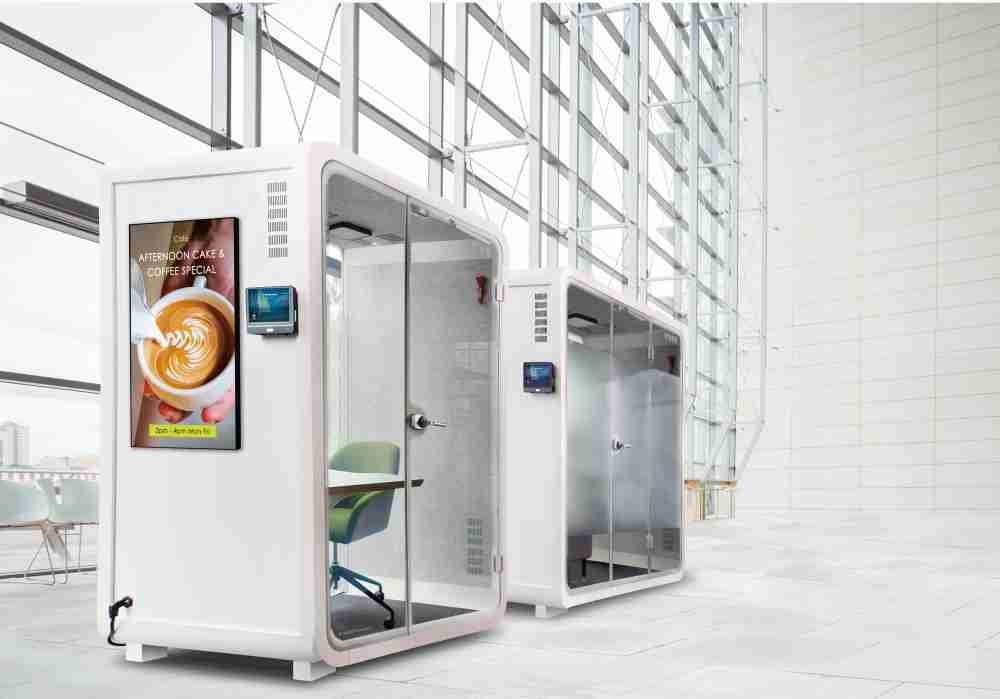 YAXIN111子公司达擎之智慧行动办公舱，，，采用PDLC智能调光玻璃设计，，，透过通电与断电的电流切换，，呈现透明与雾面效果，，具节能降耗特性并兼顾隐私，，确保信息安全