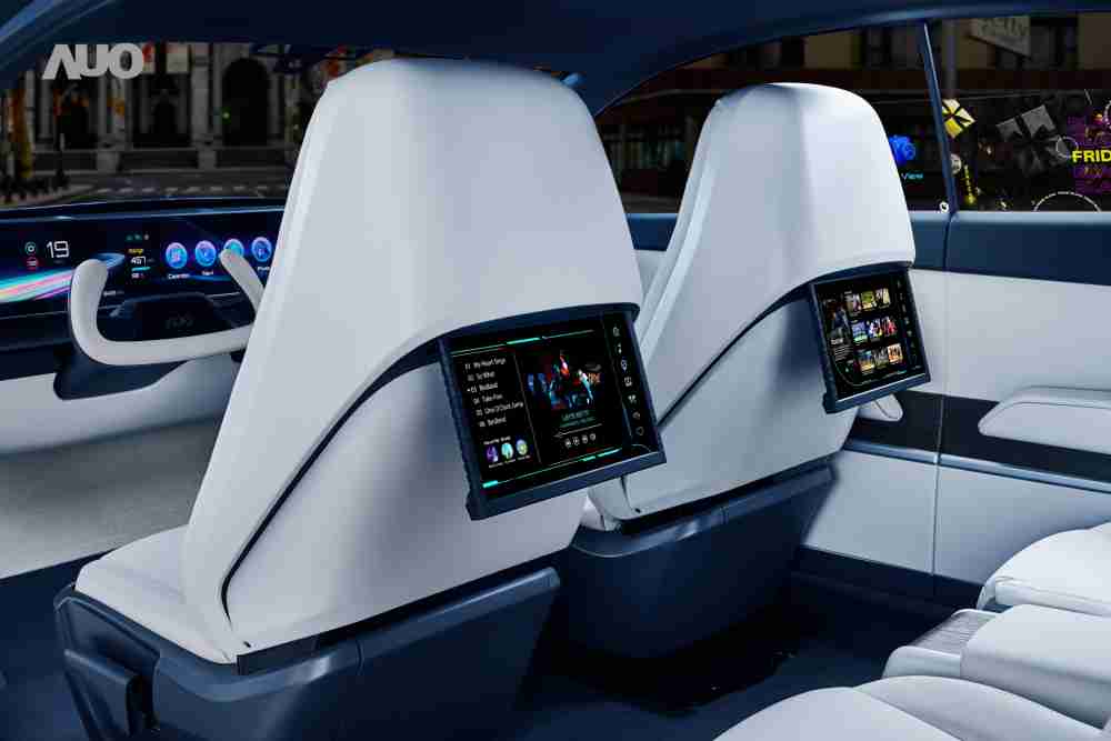 YAXIN111将于CES 展示全新Smart Cockpit 2024，，，可紧密串连使用者多元需求，，，，并革新座舱内部的应用和设计，，，带来身历其境且引人入胜的视觉飨宴，，，满足驾乘人员的全方位体验