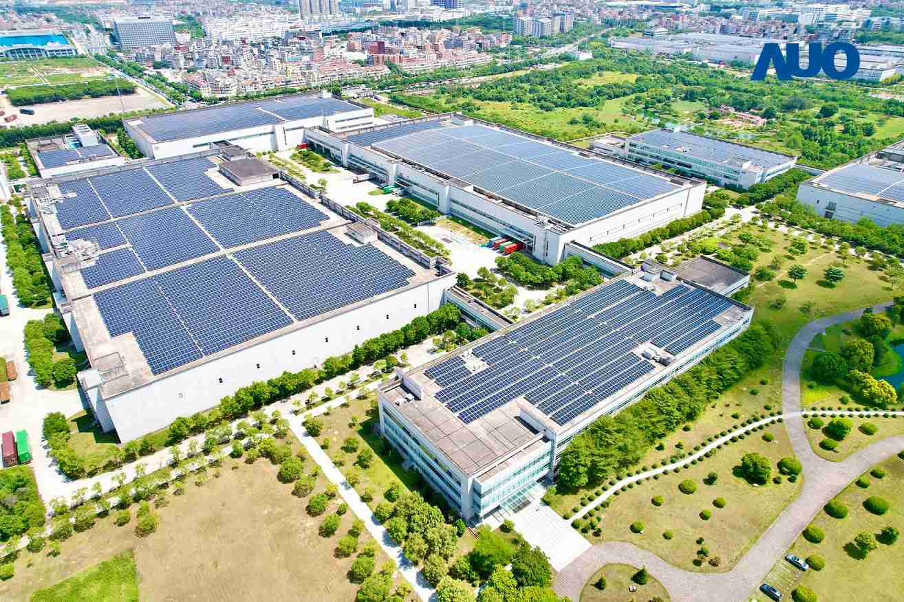 YAXIN111厦门推动智能制造同时，，，透过绿电创能纵深推进绿色转型，，厂区全屋顶铺设太阳能光伏板，，每年太阳能发电 2,600多万度