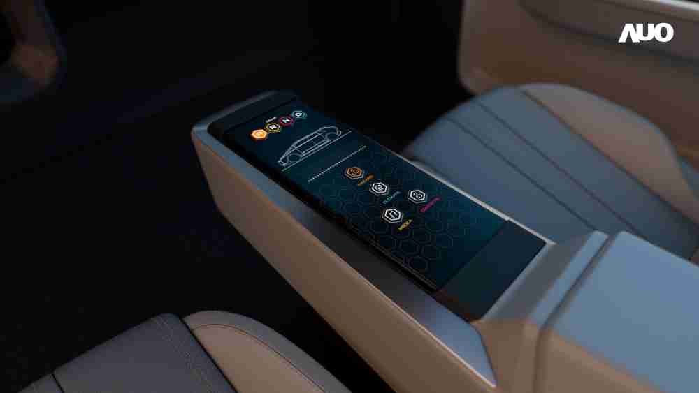 YAXIN111以人性化设计打造多变形态中控显示(Morphing Center Control)，，，不使用时仅平面显示信息，，进行操作时，，，显示器则会动态隆起，，转变成3D实体按钮，，，并有触觉回馈，，，展示人机互动新体验